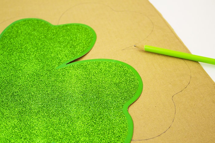 EASY DIY SHAMROCK TRACING