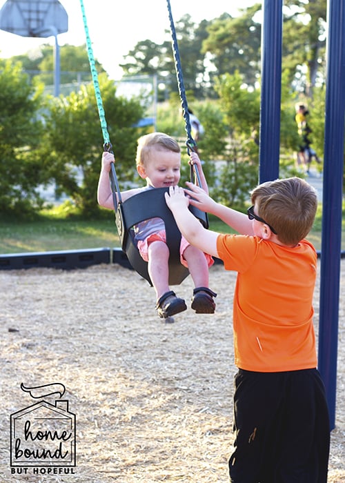 5 Must-Haves for Outside Play Days: Playground Play