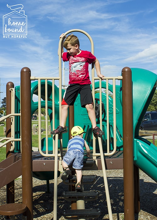 5 Must-Haves for Outside Play Days: Playground Play