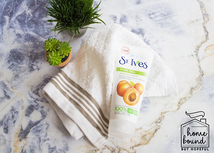 #HydrateAndGlow: St. Ives Fresh Skin Apricot Scrub