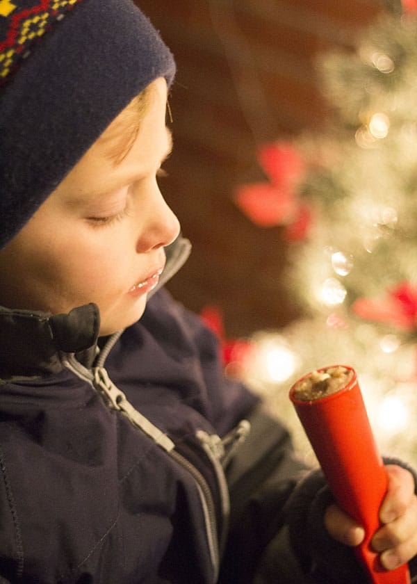 homemade-fudge-pop-Christmas-caroling