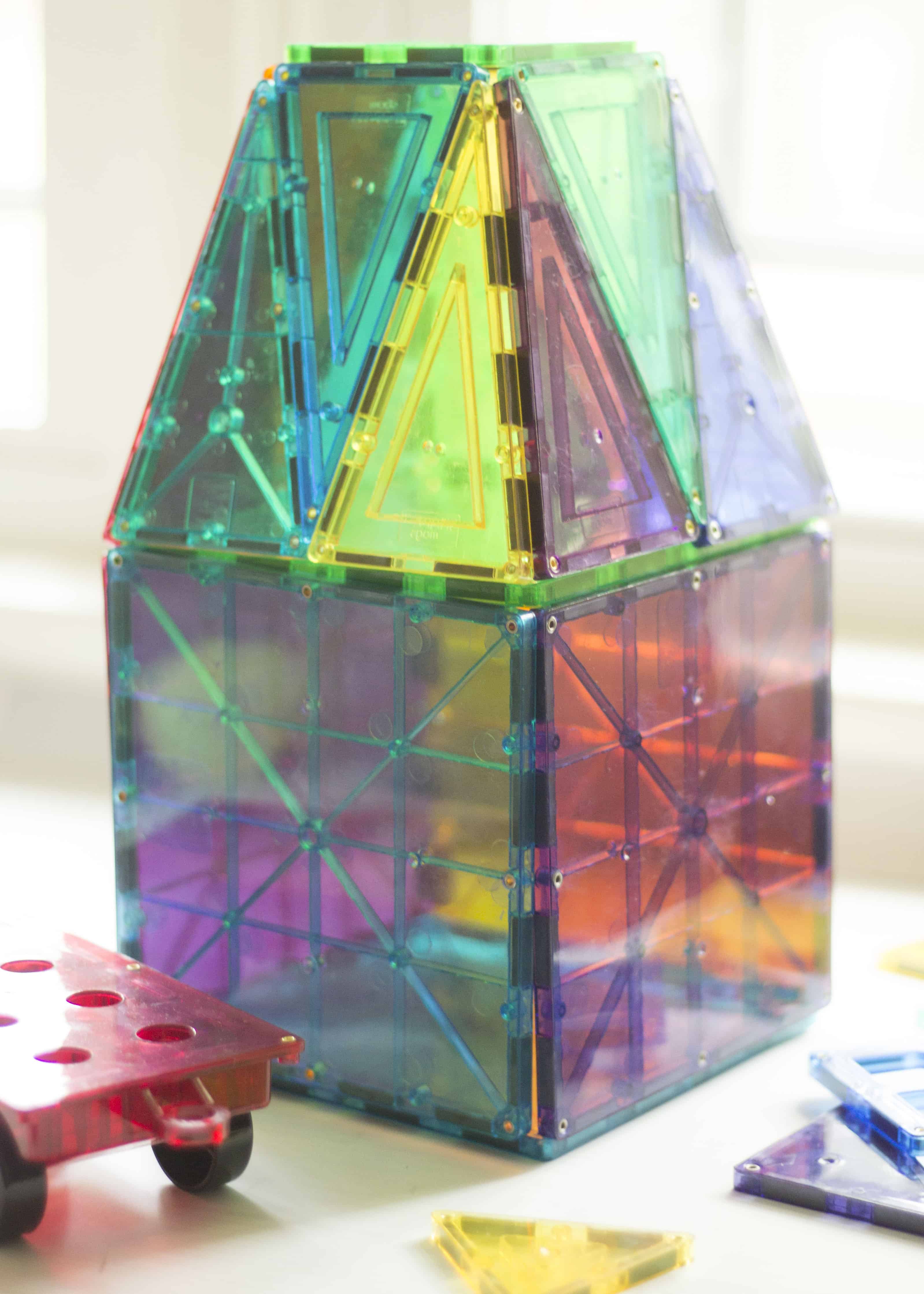 building with magna tiles + shape mags