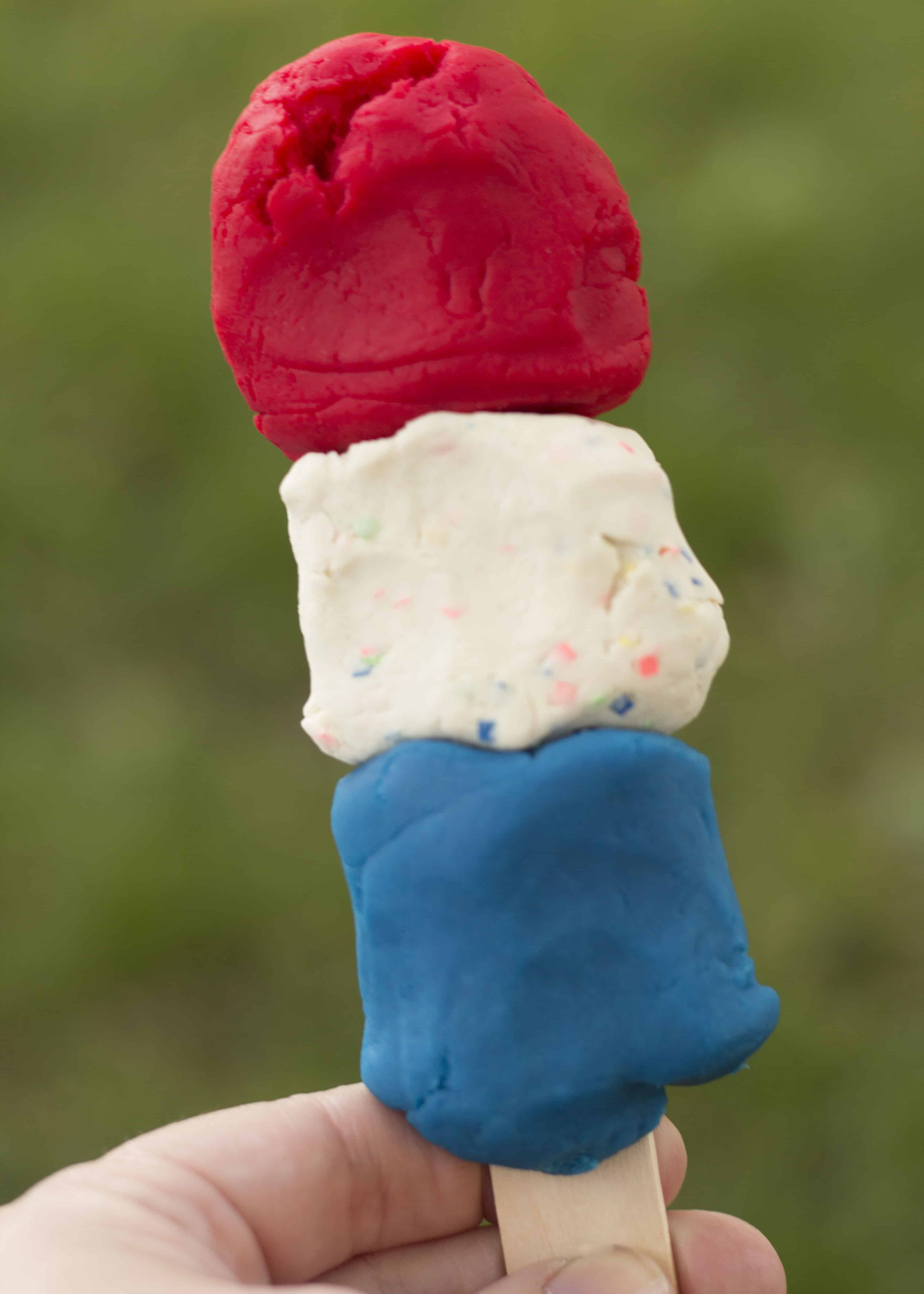 PLAY-DOH BOMB POP