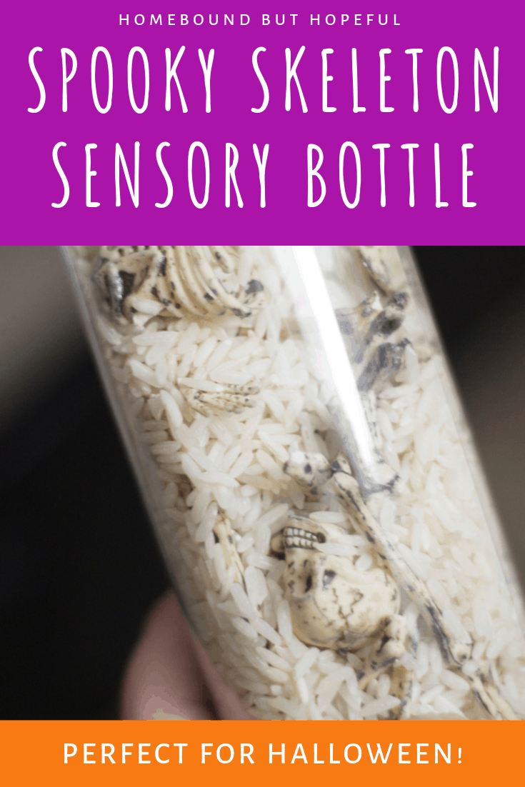 Get your kids toes tapping and bones shaking this Halloween with this fun super spooky skeleton sensory bottle! #sensorybottle #sensoryplay #storytime #Halloween #preschoolactivities