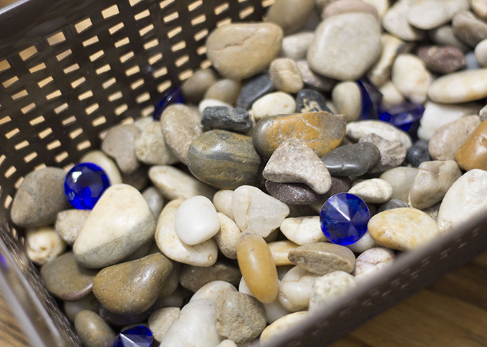 ROCKS CRYSTALS SENSORY DIG