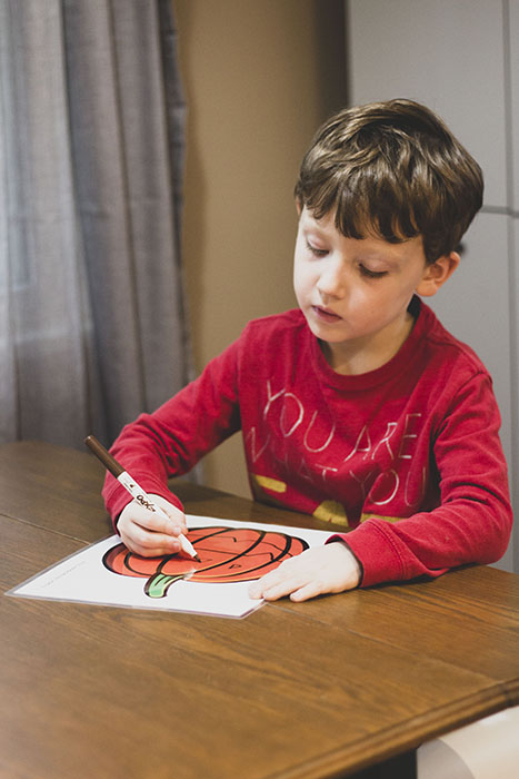 5 preschool halloween ideas draw a face