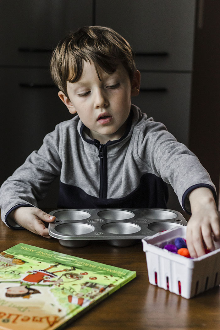 BOY WITH PIE GAME