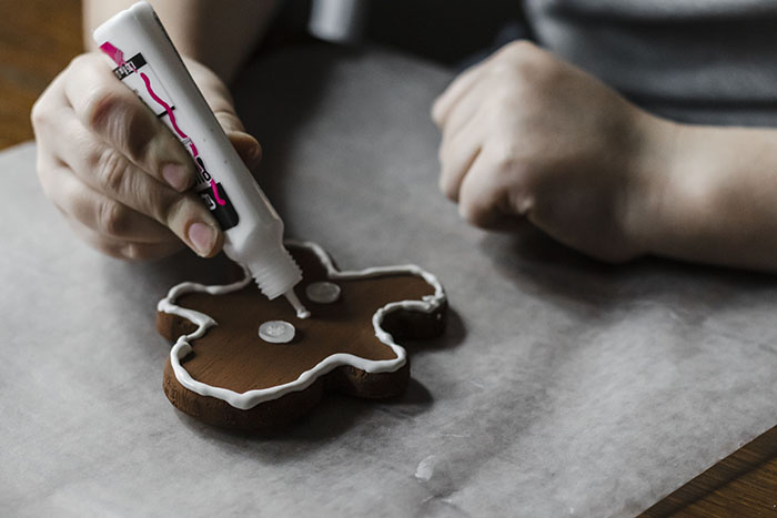 PUFF PAINT GINGERBREAD